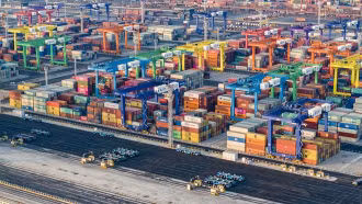 Trung Quốc quyết giữ mục tiêu tăng trưởng năm 2025 bất chấp thuế quan từ Mỹ