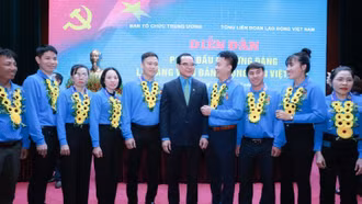 Không ngừng phấn đấu xứng đáng là đảng viên Đảng Cộng sản Việt Nam