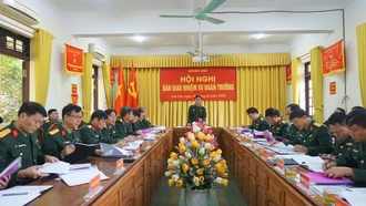 Bàn giao nhiệm vụ Đoàn trưởng Đoàn Kinh tế - Quốc phòng 345