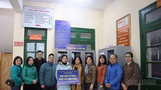 Bàn giao Tủ sách phục vụ cộng đồng tại xã Nậm Lúc (Bắc Hà).