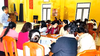 Gần 50 phụ nữ xã Phong Dụ Hạ được tập huấn kỹ năng tạo dựng giá trị sản phẩm sản xuất, kinh doanh