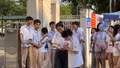 “Áo xanh" tiếp sức mùa thi - Lan tỏa tinh thần sẻ chia tại các điểm thi Lào Cai