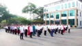 Cán bộ, công chức, viên chức xã Mậu A thực hiện nghi thức chào cờ đầu tuần tại sân trụ sở UBND xã, sáng 7/7/2025