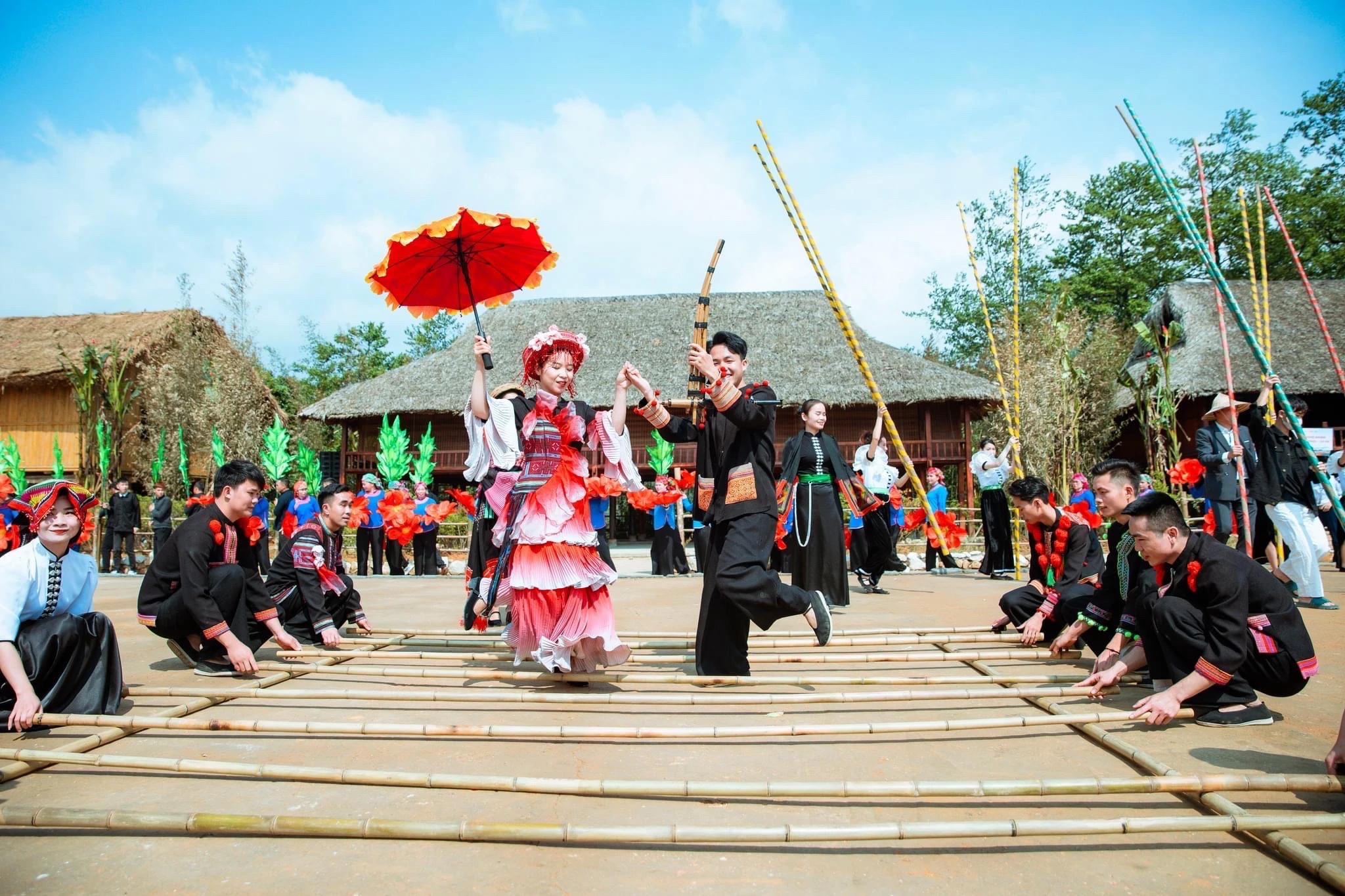 Nhiều hoạt động hấp dẫn đang diễn ra tại bản Mây (Sa Pa)..jpg