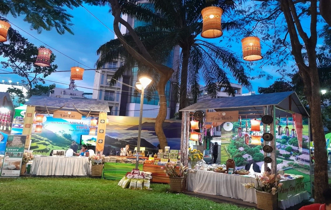 khong-gian-trung-bay-quang-ba-du-lich-cua-hoa-binh-trong-ngay-hoi-du-lich-tp-ho-chi-minh-2023-9373.jpg