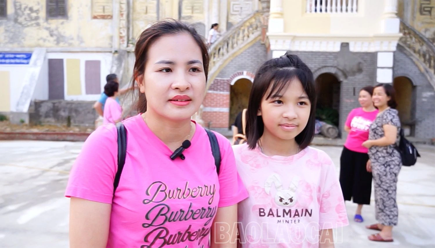 Du khách Kiều Thị Mai đi du lịch trải nghiệm Bắc Hà cùng gia đình.png