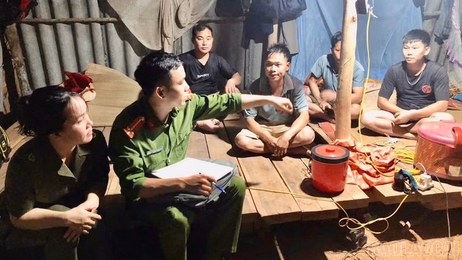 baolaocai-br_15-4-cong-an1.jpg
