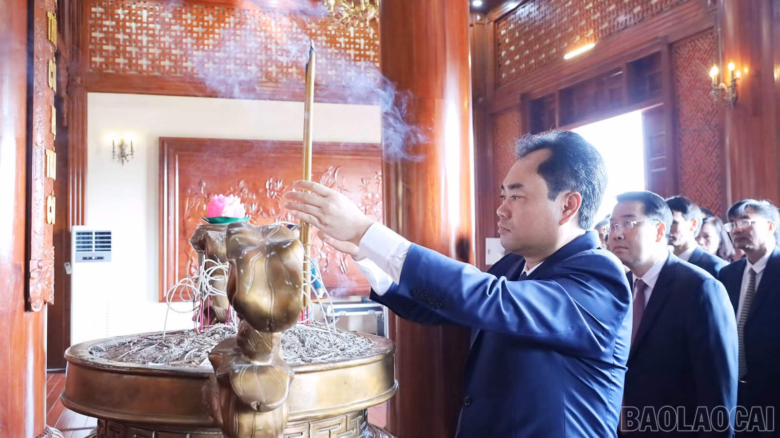 baolaocai-br_17-10-cong.jpg