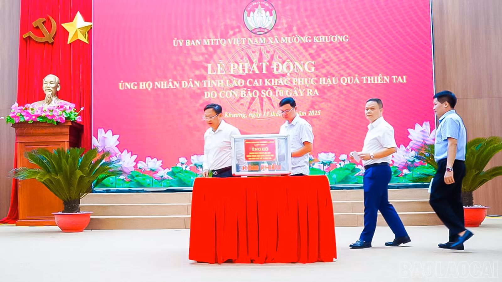 Các tổ chức, cá nhân, cơ quan đơn vị hưởng ứng ủng hộ tại buổi lễ.