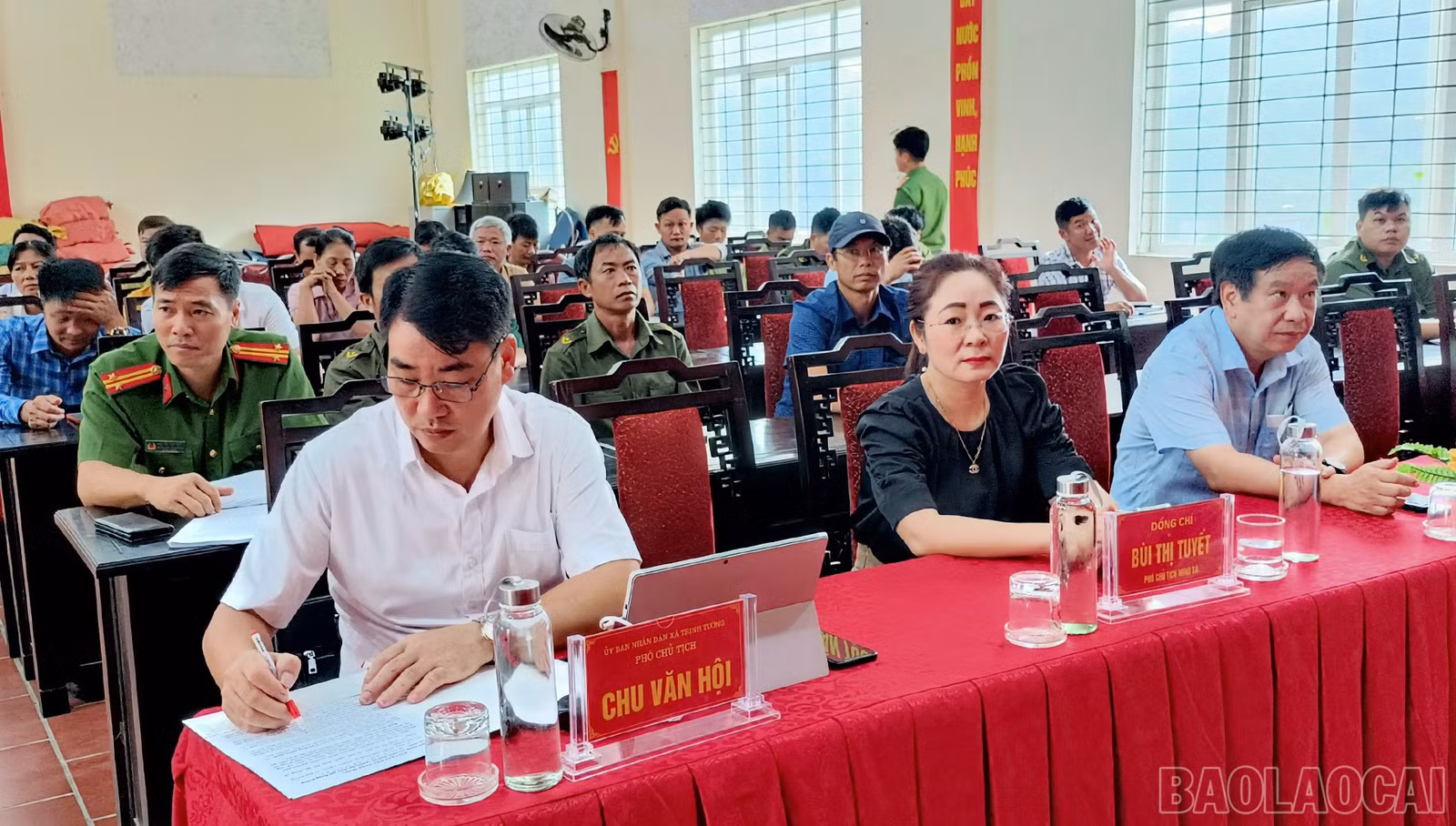 Đại biểu dự lễ ra quân.