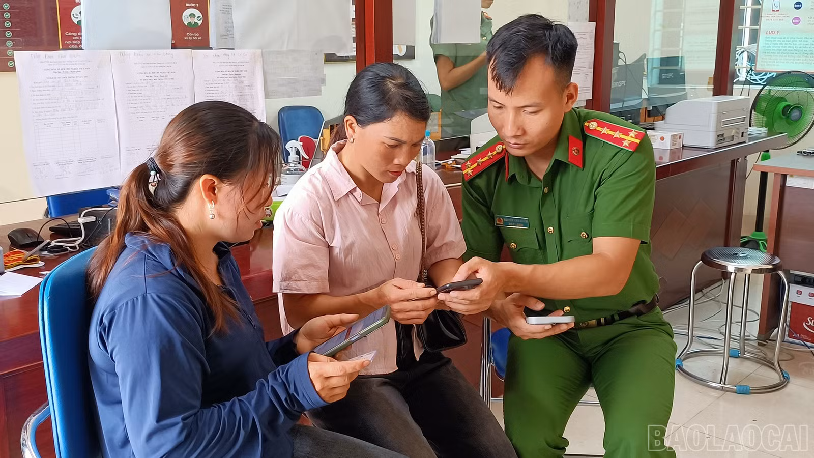 Hướng dẫn người dân sử dụng các nền tảng số trên VNeID.