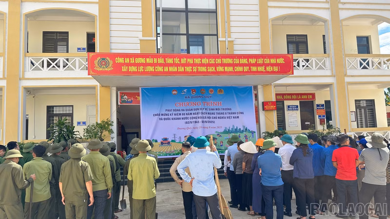 Trên 500 người tham gia lễ ra quân.