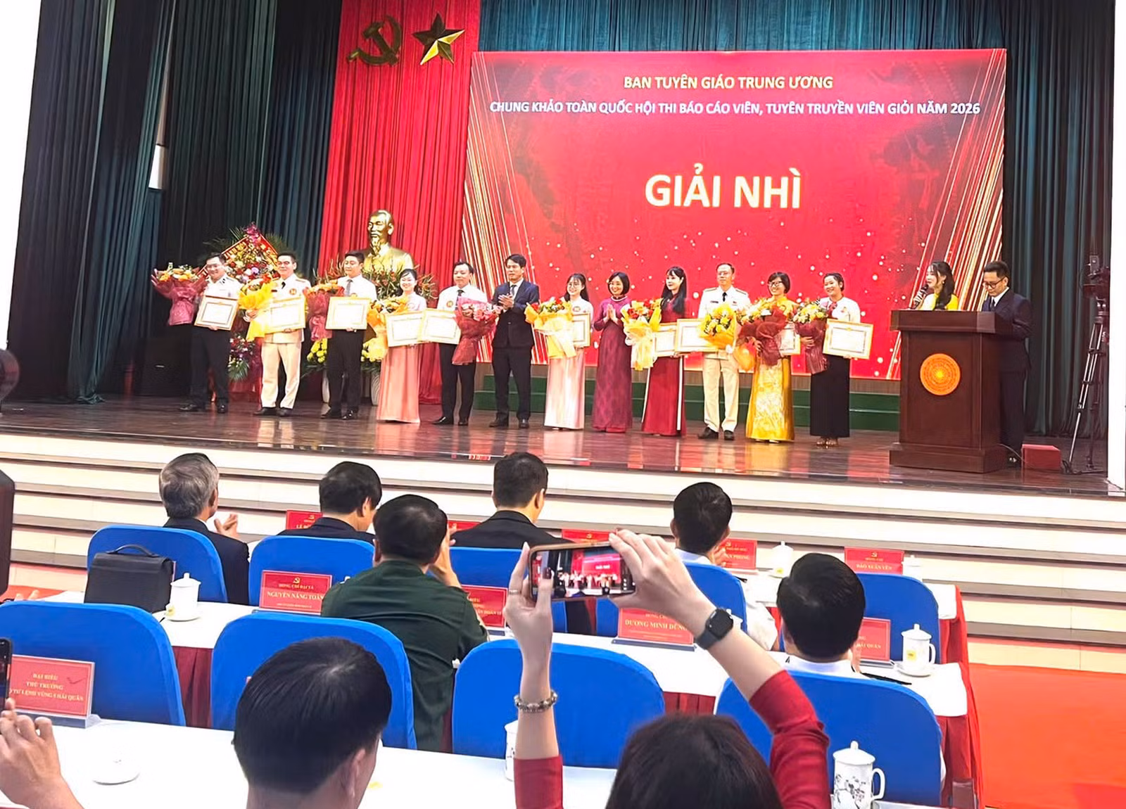 Giải Nhì toàn quốc của thí sinh Lương Thúy Nga, tỉnh Lào Cai tiếp tục có thêm một minh chứng sinh động về chất lượng đội ngũ báo cáo viên, tuyên truyền viên.