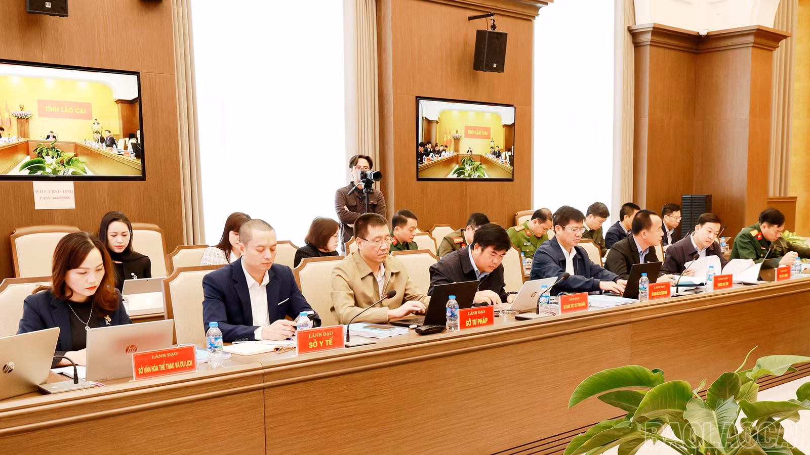 baolaocai-br_9-12-hoi-nghi11.jpg