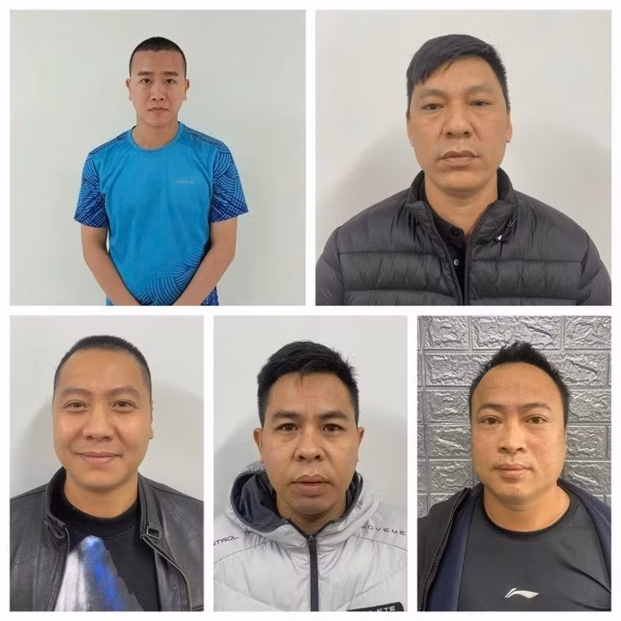 Đối tượng Hoàng Tạ Minh Cường (áo phông xanh) và các đồng phạm. Ảnh: Bộ Công an.