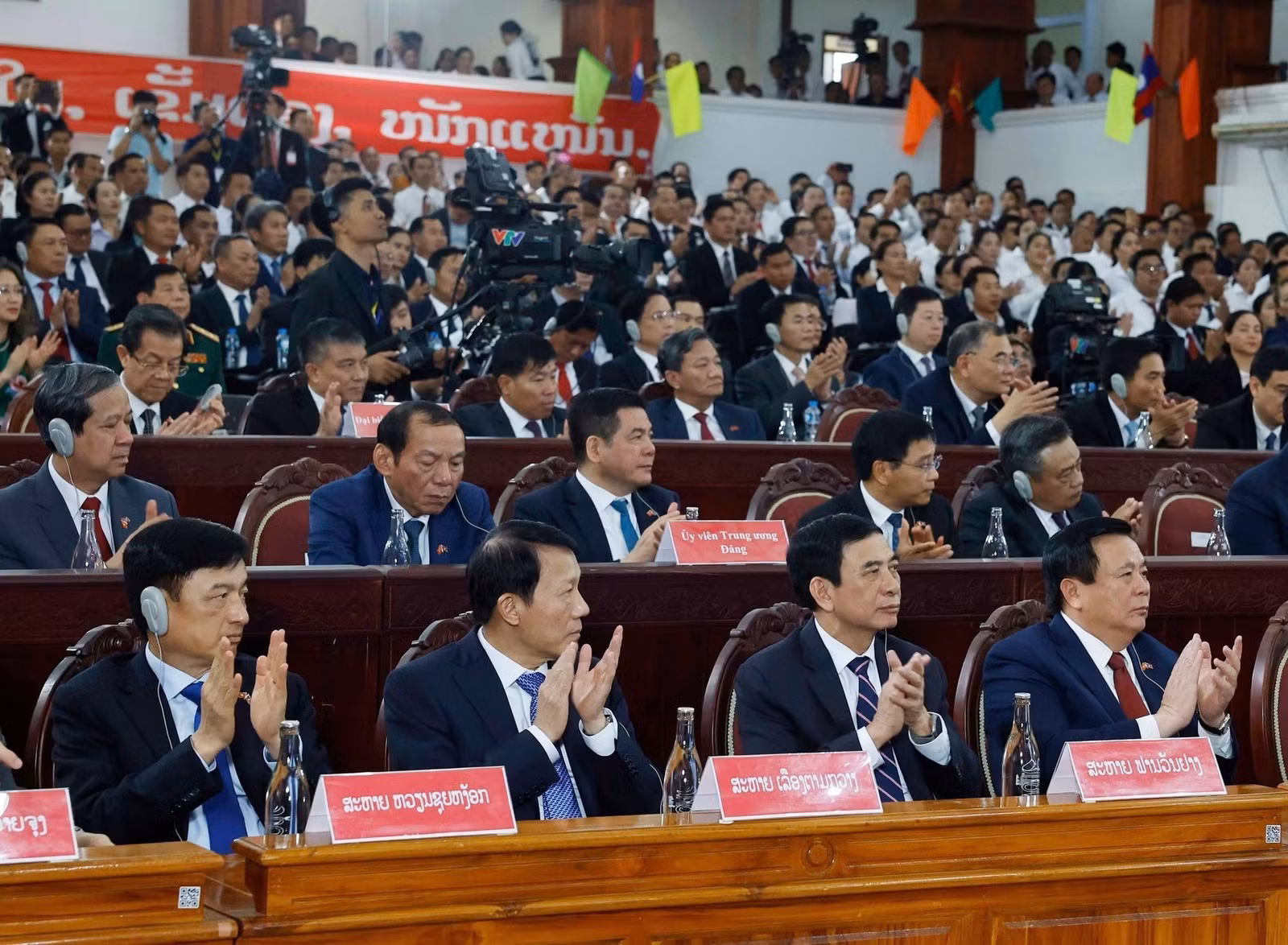 Các đại biểu tham dự cuộc phát biểu chính sách của Tổng Bí thư Tô Lâm tại Học viện Chính trị và Hành chính Quốc gia Lào. (Ảnh: THỐNG NHẤT/TTXVN)