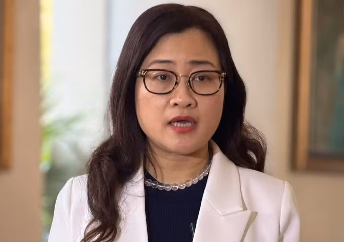 Bà Trần Thị Trang, Vụ trưởng Bảo hiểm Y tế, chia sẻ đề xuất tăng mức đóng BHYT và đề án miễn viện phí toàn dân, tại hội thảo ngày 1/12.