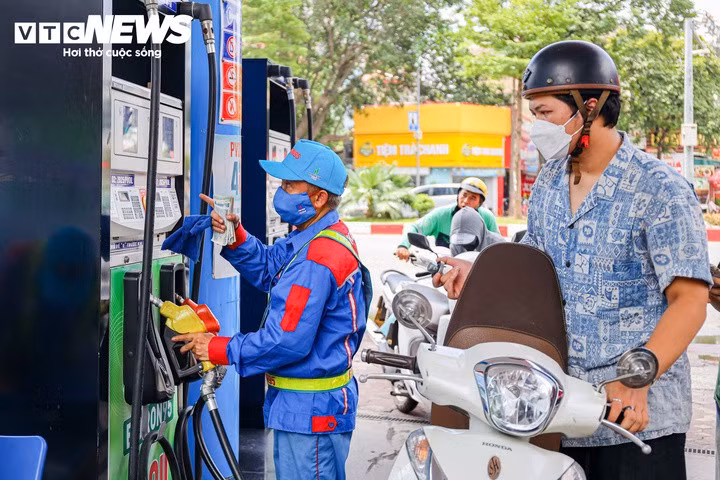 Giá xăng chiều nay 24/9 đồng loạt tăng. (Ảnh: Minh Đức).