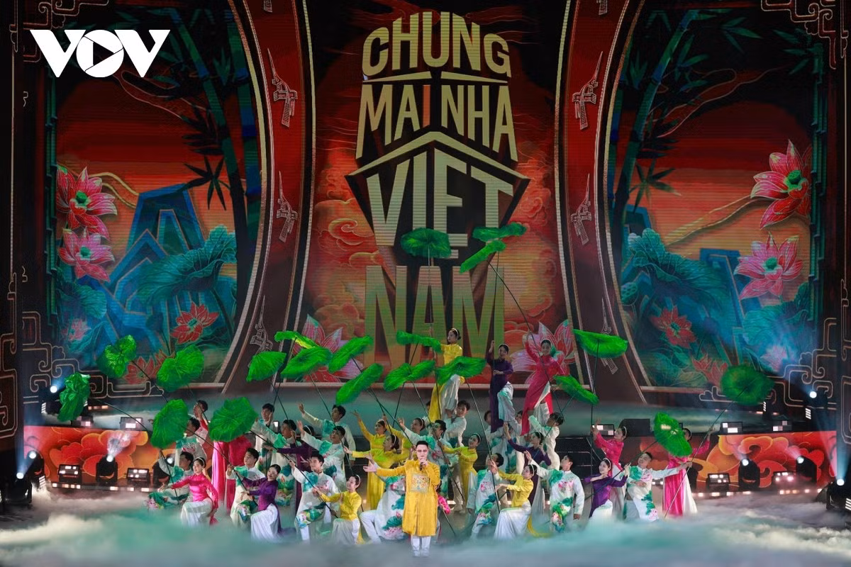 Chương trình nghệ thuật tại chương trình Xuân quê hương.