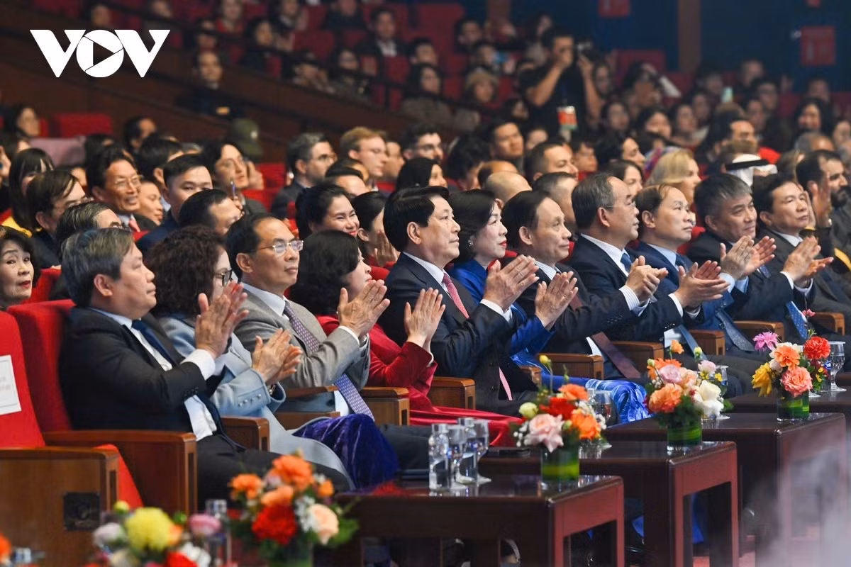 Các đại biểu dự chương trình.