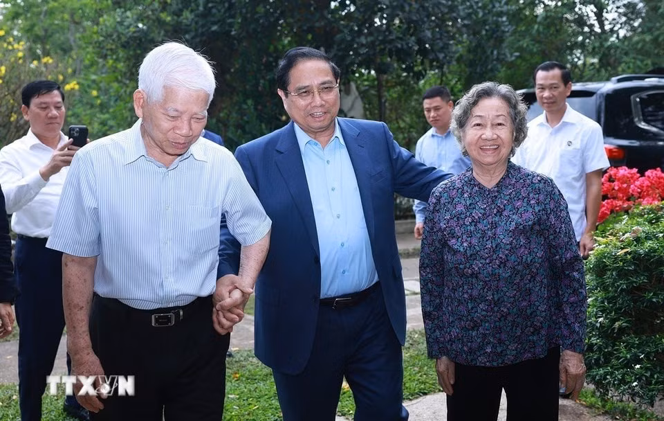 Thủ tướng Phạm Minh Chính thăm, chúc Tết nguyên Chủ tịch nước Nguyễn Minh Triết.