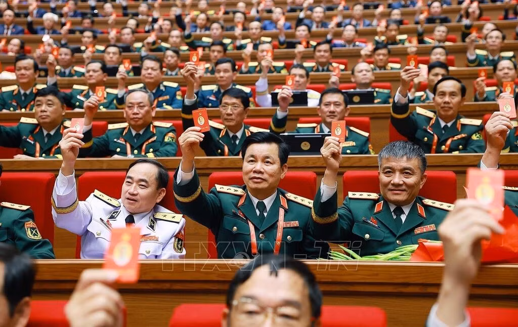 Đại biểu biểu quyết thông qua Nghị quyết Đại hội XIV của Đảng. Ảnh minh họa
