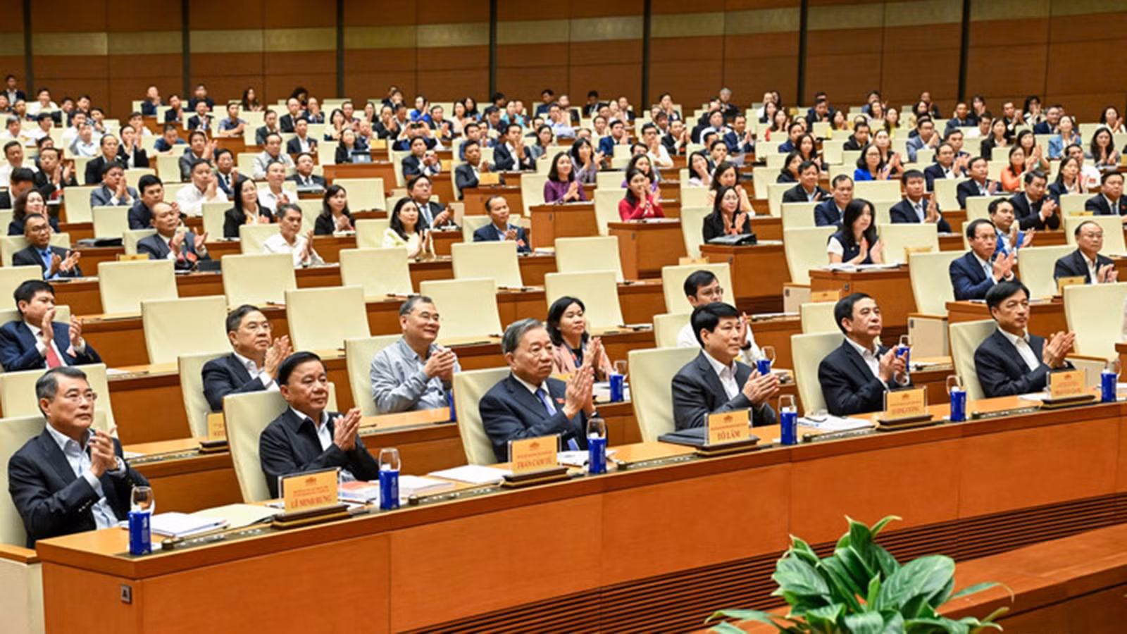 Tổng Bí thư Tô Lâm, Chủ tịch nước Lương Cường, Thường trực Ban Bí thư Trần Cẩm Tú và các đại biểu dự hội nghị.