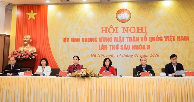 Các đồng chí chủ trì hội nghị.