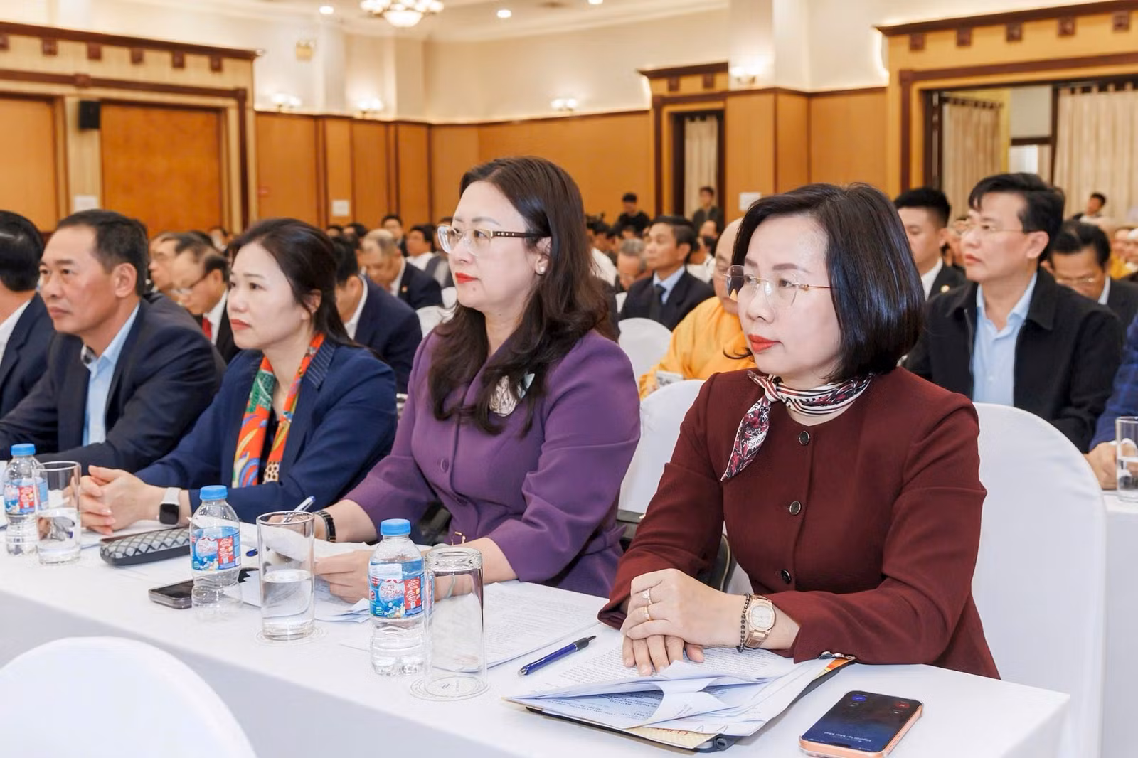 Đại biểu TP Hà Nội dự hội nghị.