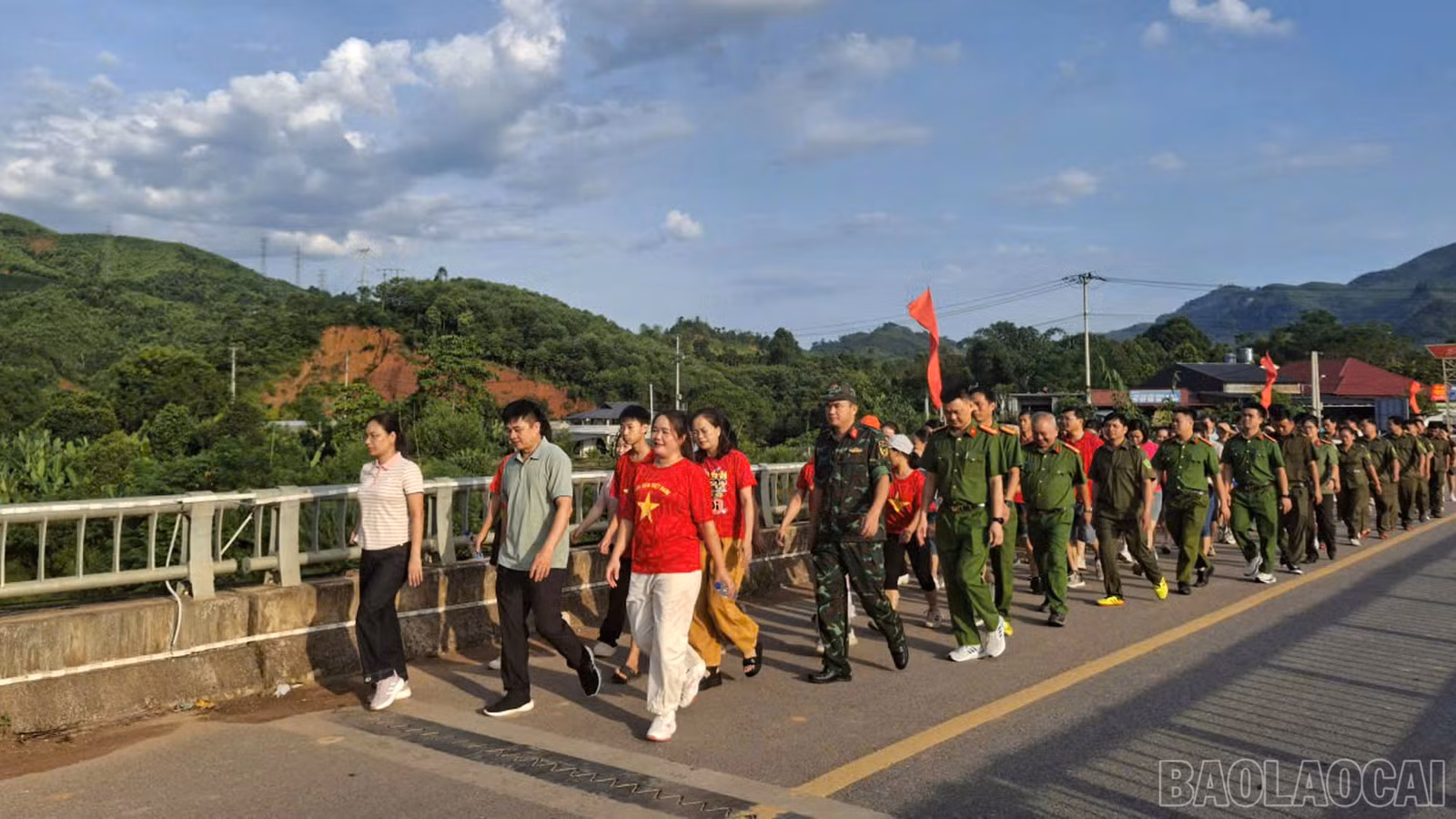 baolaocai-br_dong-dao-luc-luong-tham-gia-huong-ung.jpg