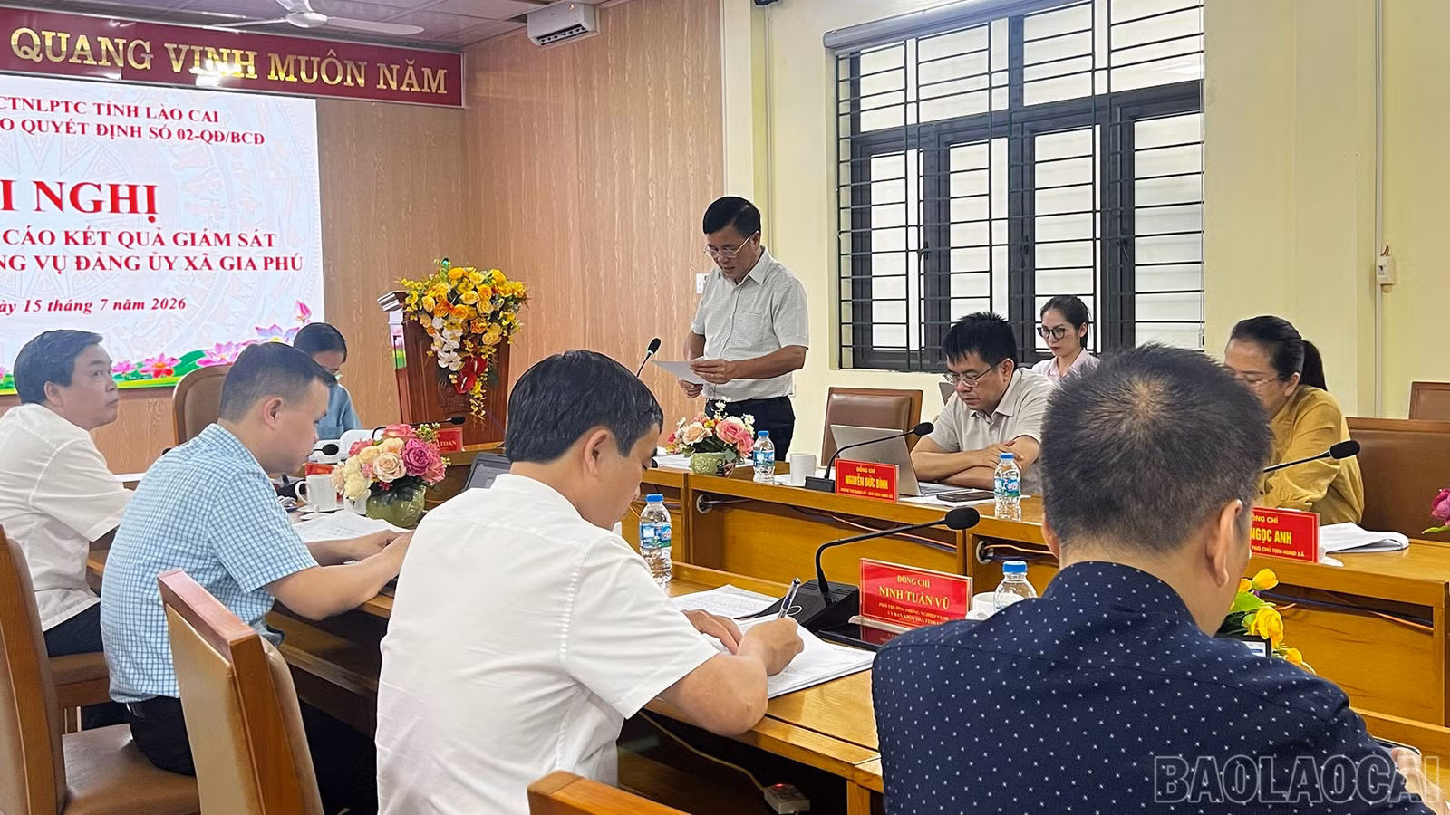 Đồng chí Ngô Minh Quế - Bí thư Đảng ủy, Chủ tịch HĐND xã phát biểu tại buổi làm việc.