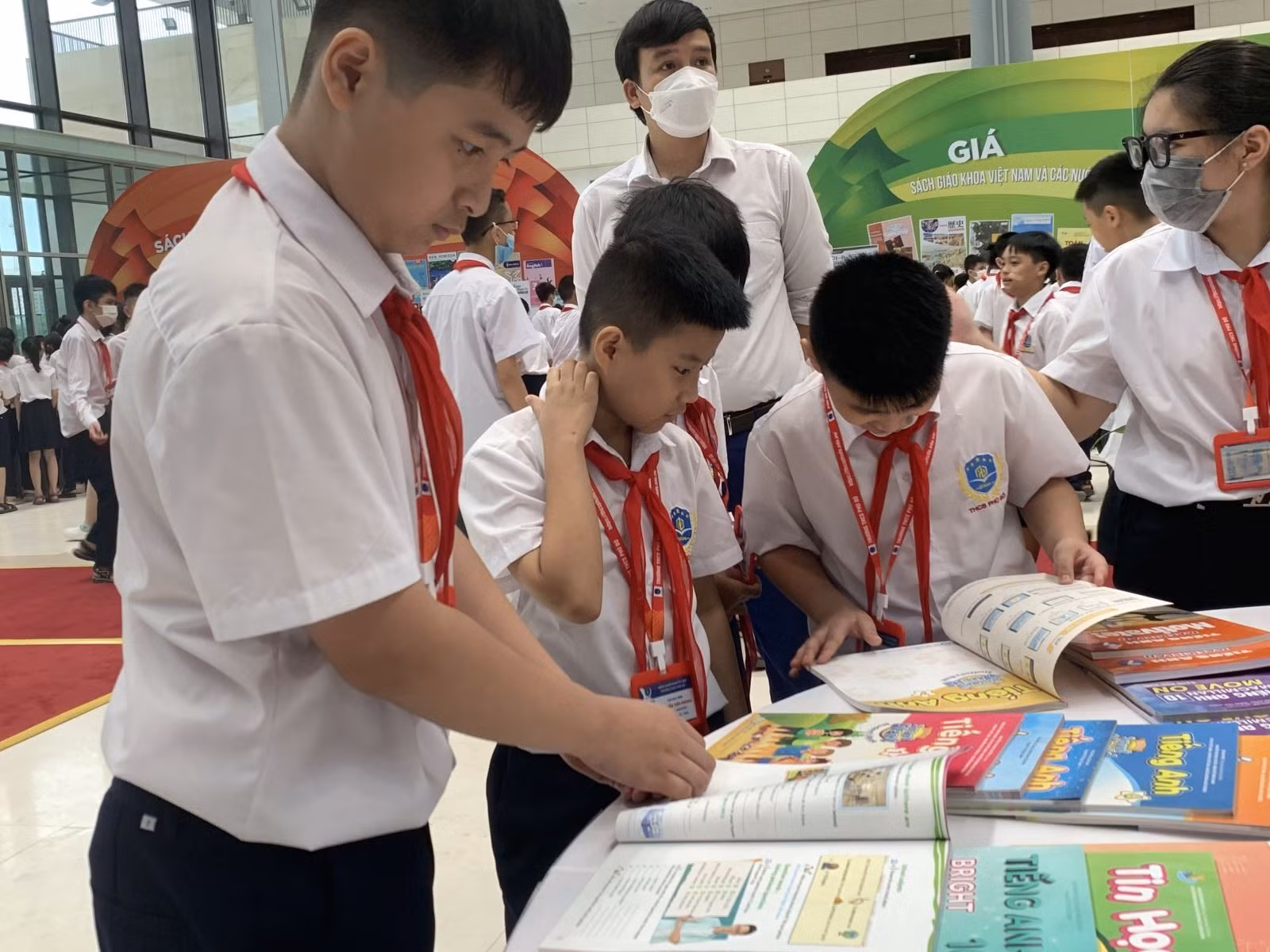 Sách giáo khoa mới đa dạng về cách trình bày thu hút học sinh.