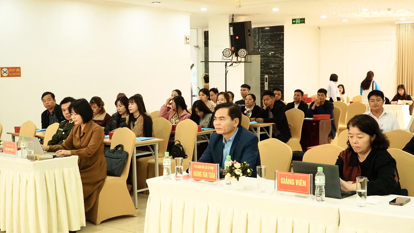 baolaocai-tr_23-12-hoinghi2.jpg
