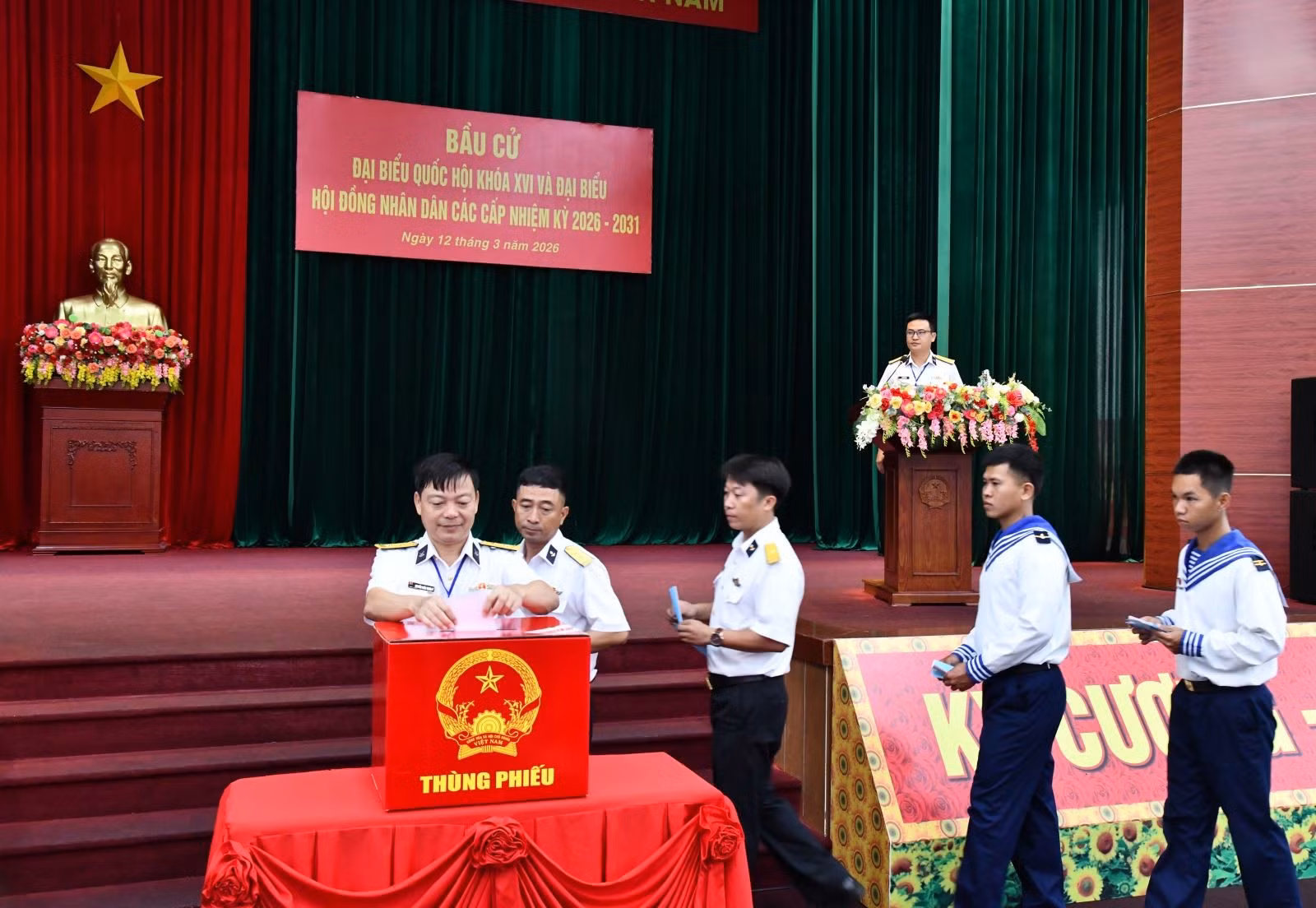 Ngày 12/3/2026, Lữ đoàn 127, Vùng 5 Hải quân đã tổ chức bầu cử sớm đại biểu Quốc hội khóa XVI và đại biểu Hội đồng nhân dân các cấp nhiệm kỳ 2026 - 2031 cho cán bộ, chiến sĩ trong đơn vị.