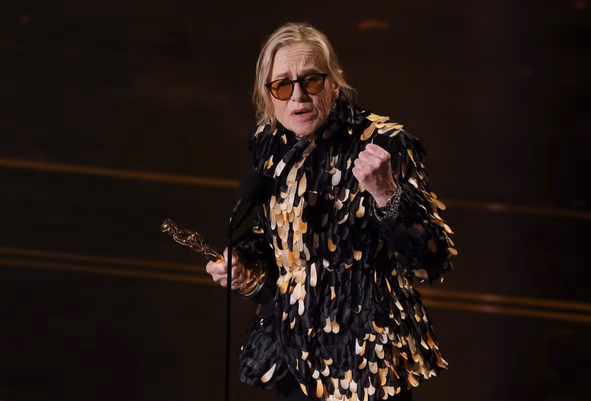 Nữ diễn viên Amy Madigan phát biểu khi nhận giải Oscar lần thứ 98.