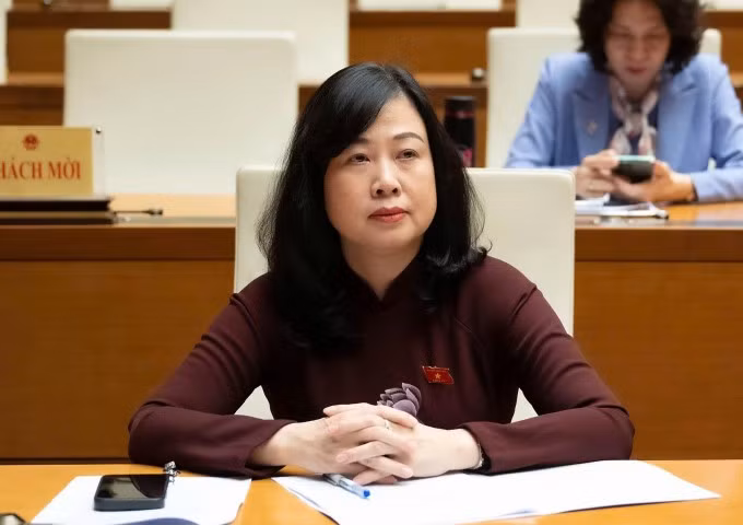 Bộ trưởng Y tế Đào Hồng Lan tại phiên họp Quốc hội sáng 11/12.