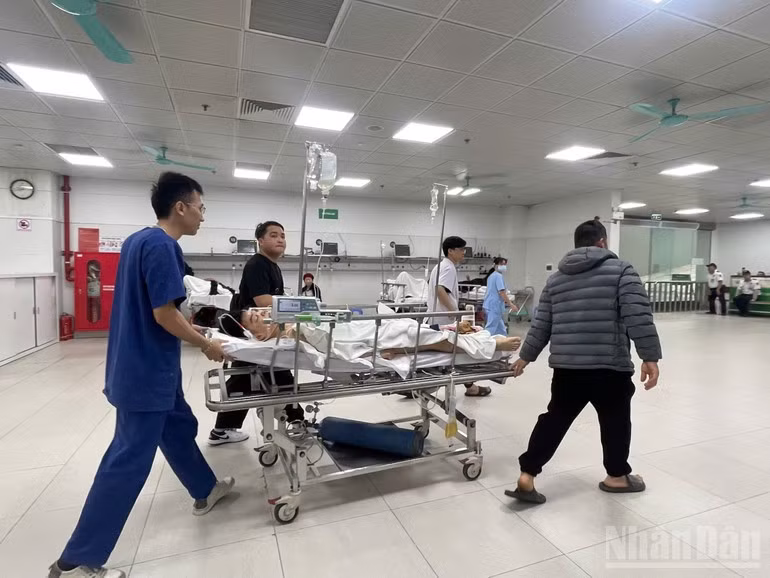 Trường hợp tai nạn giao thông nặng được đưa đi mổ cấp cứu.