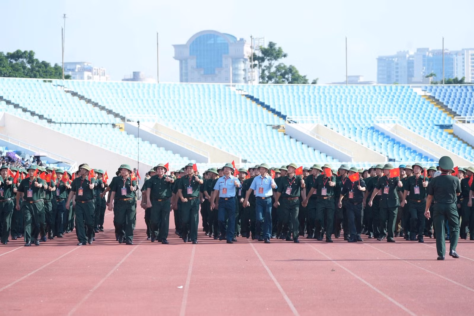 Khối cựu chiến binh tham gia hợp luyện.
