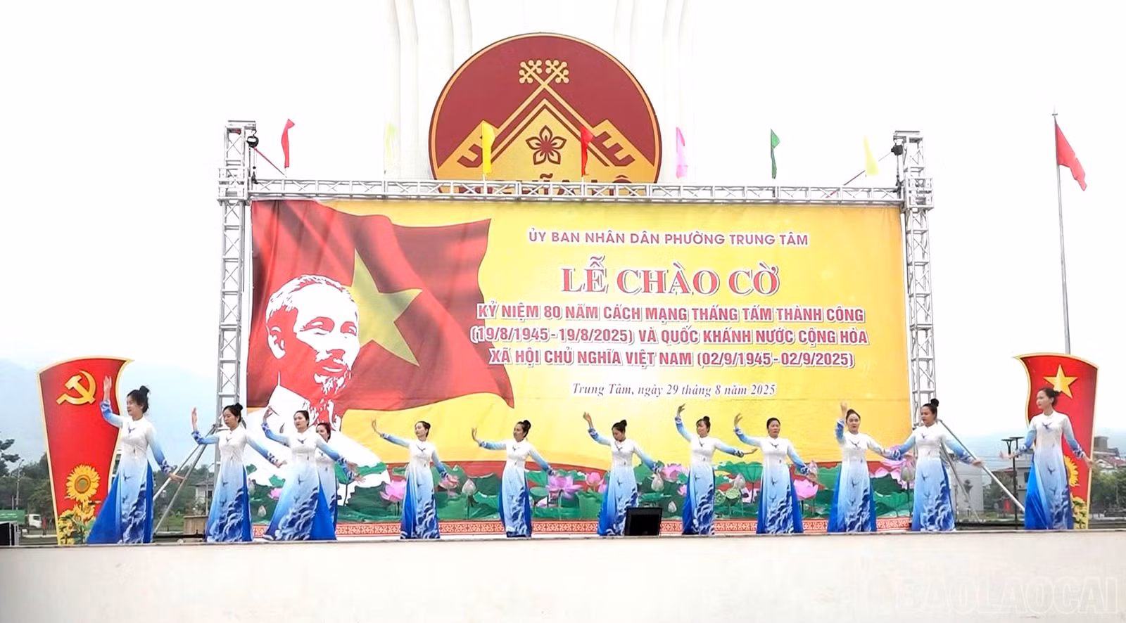 Một tiết mục văn nghệ tại buổi lễ.