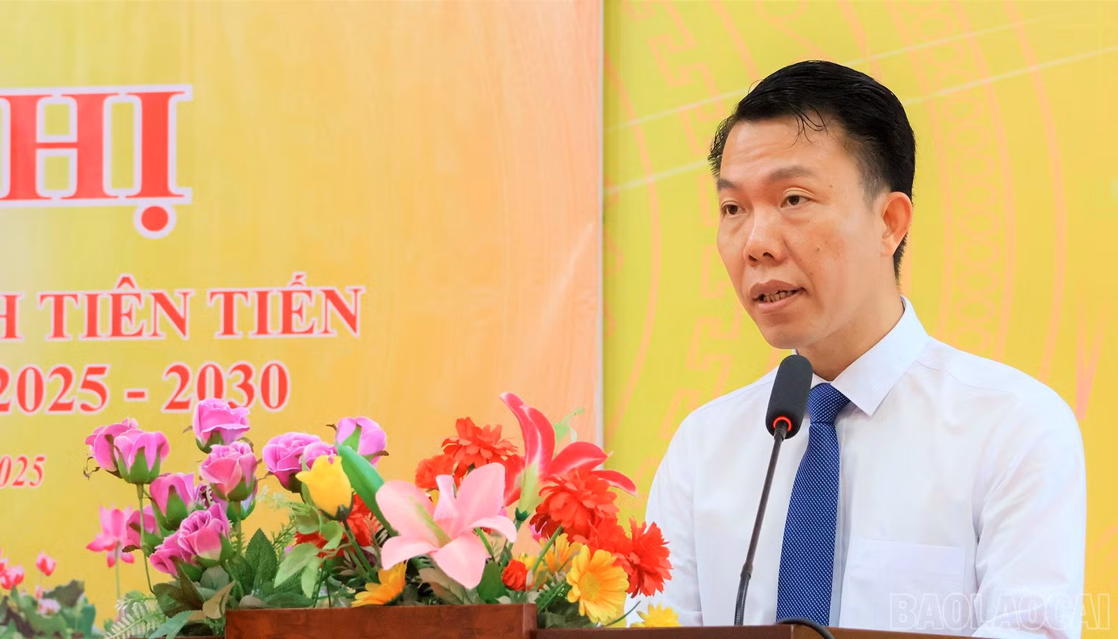 Đồng chí Dư Mạnh Cường - Chủ tịch UBND xã Mường Lai phát biểu tại hội nghị.