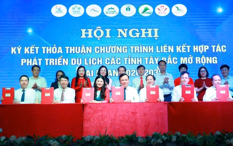 Lãnh đạo các tỉnh trong khu vực liên kết ký kết Thỏa thuận Chương trình liên kết hợp tác phát triển du lịch các tỉnh Tây Bắc mở rộng giai đoạn 2026 - 2030.