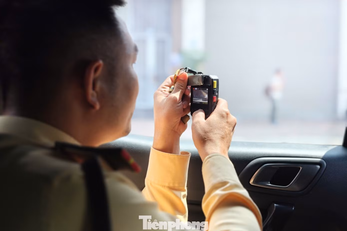 CSGT tuần tra, kiểm soát công khai kết hợp với ghi hình xử lý vi phạm.