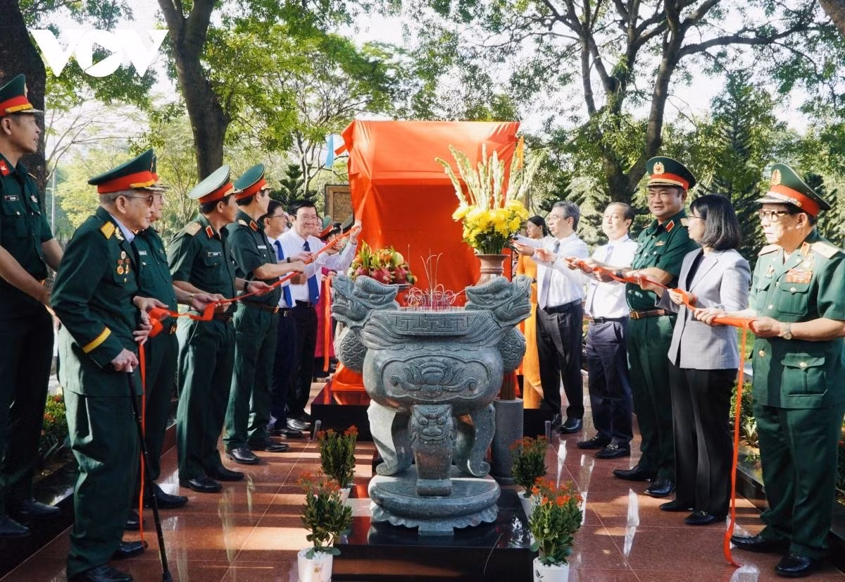 Khánh thành Bia Tưởng niệm cán bộ, chiến sĩ Biệt động Sài Gòn - Gia Định tại Nghĩa trang liệt sĩ Thành phố Hồ Chí Minh.