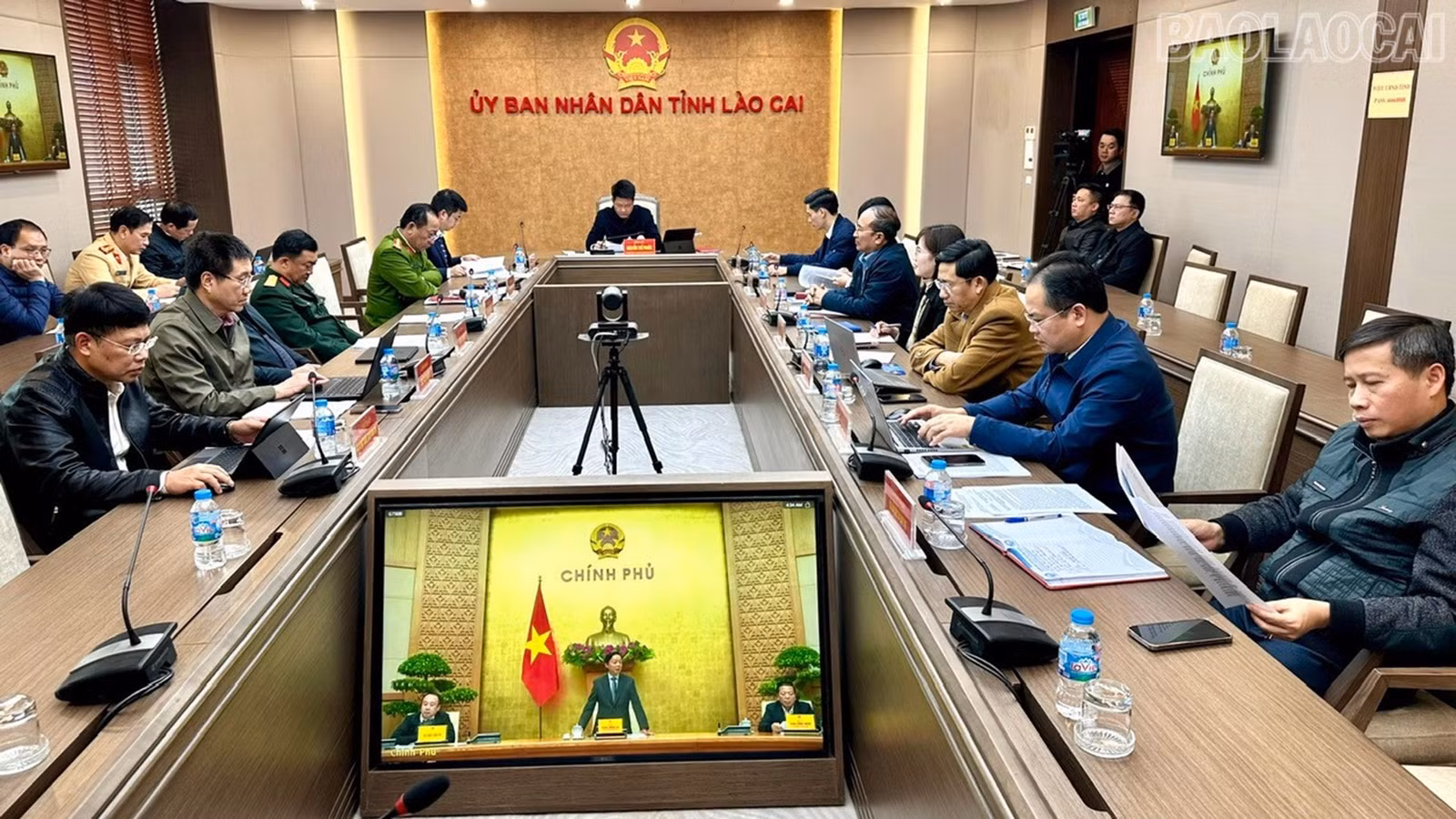 baolaocai-tr_6-1-hoi-nghi.jpg