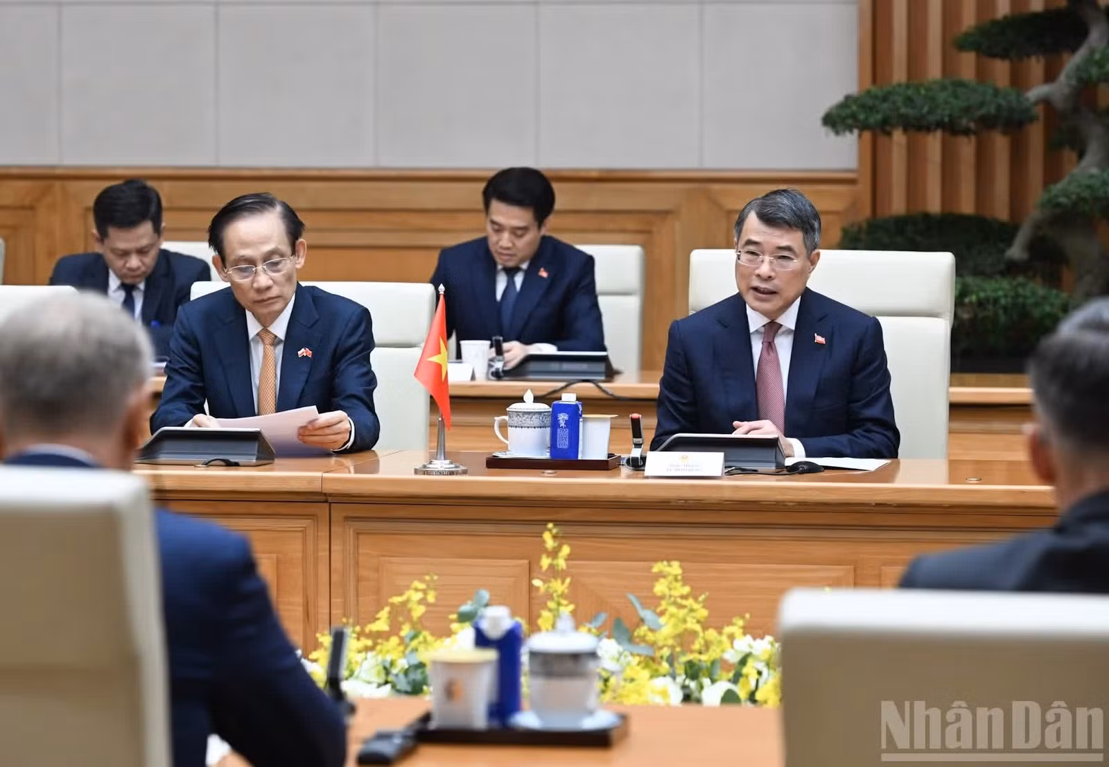 Thủ tướng Lê Minh Hưng phát biểu tại hội đàm với Thủ tướng Cộng hòa Ba Lan Donald Tusk.