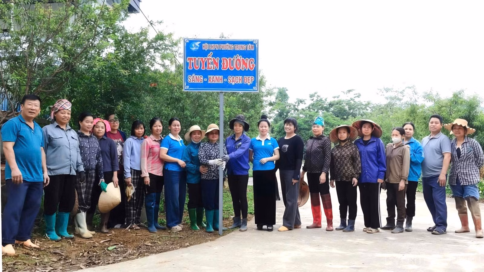 baolaocai-br_hoi-vien-phu-nu-phuong-trung-tam-tham-gia-ve-sinh-moi-truong-giu-gin-canh-quan-sang-xanh-sach-dep-2.jpg