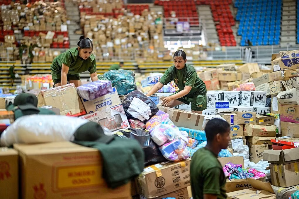 Hàng viện trợ nhân đạo tập trung tại một cơ sở tại bang La Guaira ngày 30/6. Ảnh: AFP