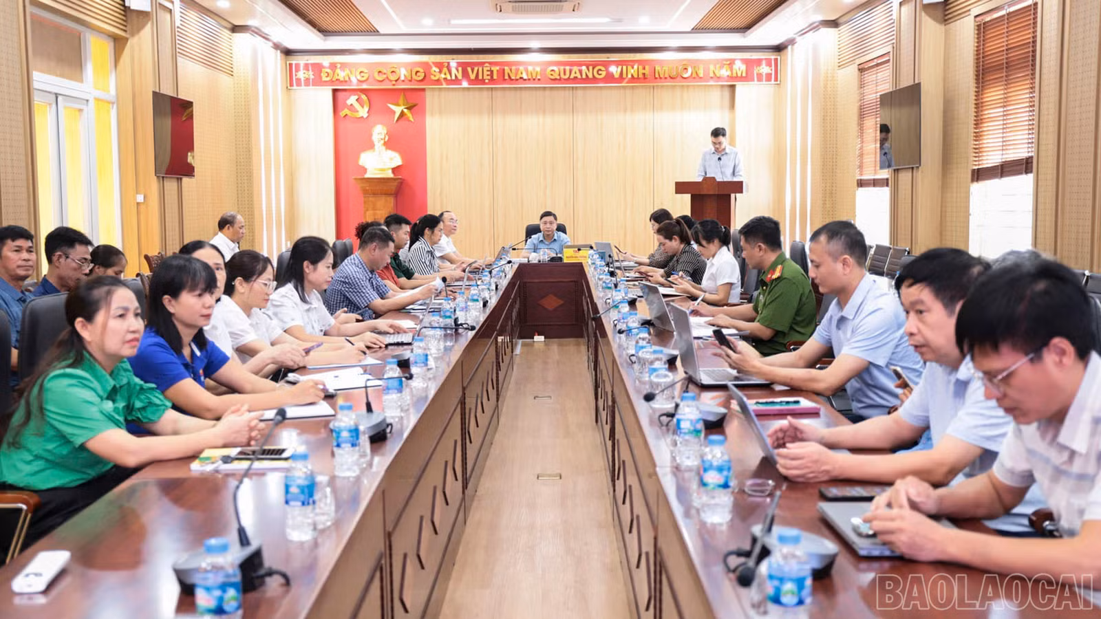 baolaocai-br_quang-canh-hoi-nghi.jpg