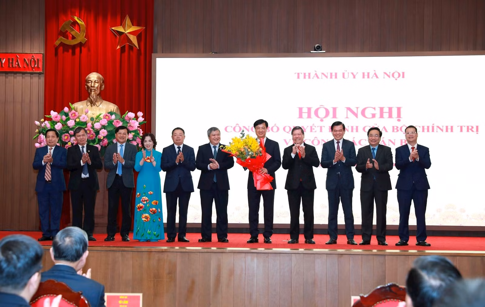 Lãnh đạo Ủy ban Kiểm tra Trung ương chúc mừng đồng chí Nguyễn Duy Ngọc.