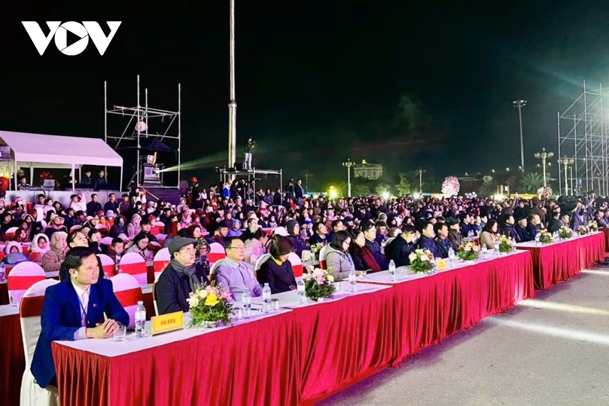 Tham dự lễ khai mạc có lãnh đạo Cục Văn hóa và Du lịch Châu Hồng Hà, tỉnh Vân Nam, Trung Quốc, đại diện ngành văn hóa, thể thao và du lịch nhiều tỉnh, thành trong cả nước
